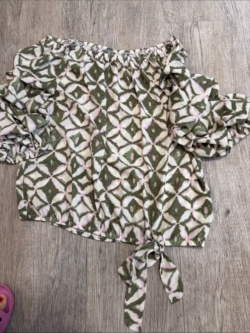 Off-Shoulder Printed Tie-Hem Top in Olive and White